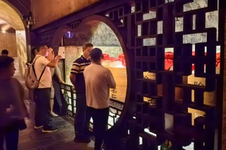 宇通重工特种装备事业部一行走进赊店酒乡小镇