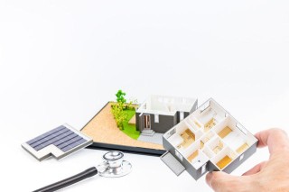 如何进行房产评估以确定其市场价值？这种评估方法如何帮助卖家定价？