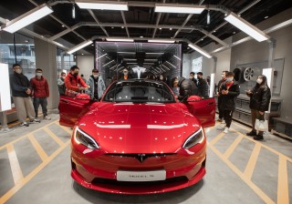 市值蒸发了2.85万亿元！投资者很不满，特斯拉董事会开始有所行动，马斯克的CEO要不保了？