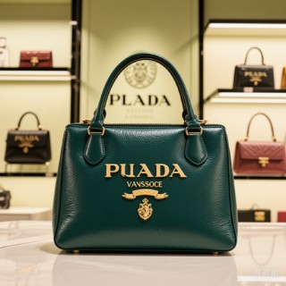 普拉达将范思哲收归麾下，打造意大利奢侈品牌劲旅