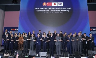 中国人民银行行长潘功胜出席并主持东盟与中日韩财长和央行行长会