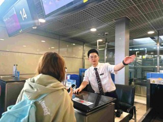 搭建“沪藏”天路 东航“上海―日喀则”直飞航线今日成功首航