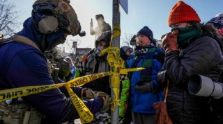 明尼苏达州州长沃尔兹要求特朗普叫停移民海关执法局在该州行动