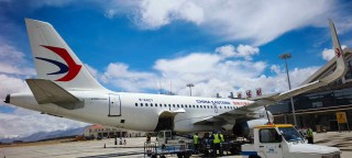 搭建“沪藏”天路 东航“上海―日喀则”直飞航线今日成功首航