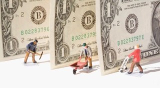 如何理解期权卖权的本质？这种本质如何影响投资选择？