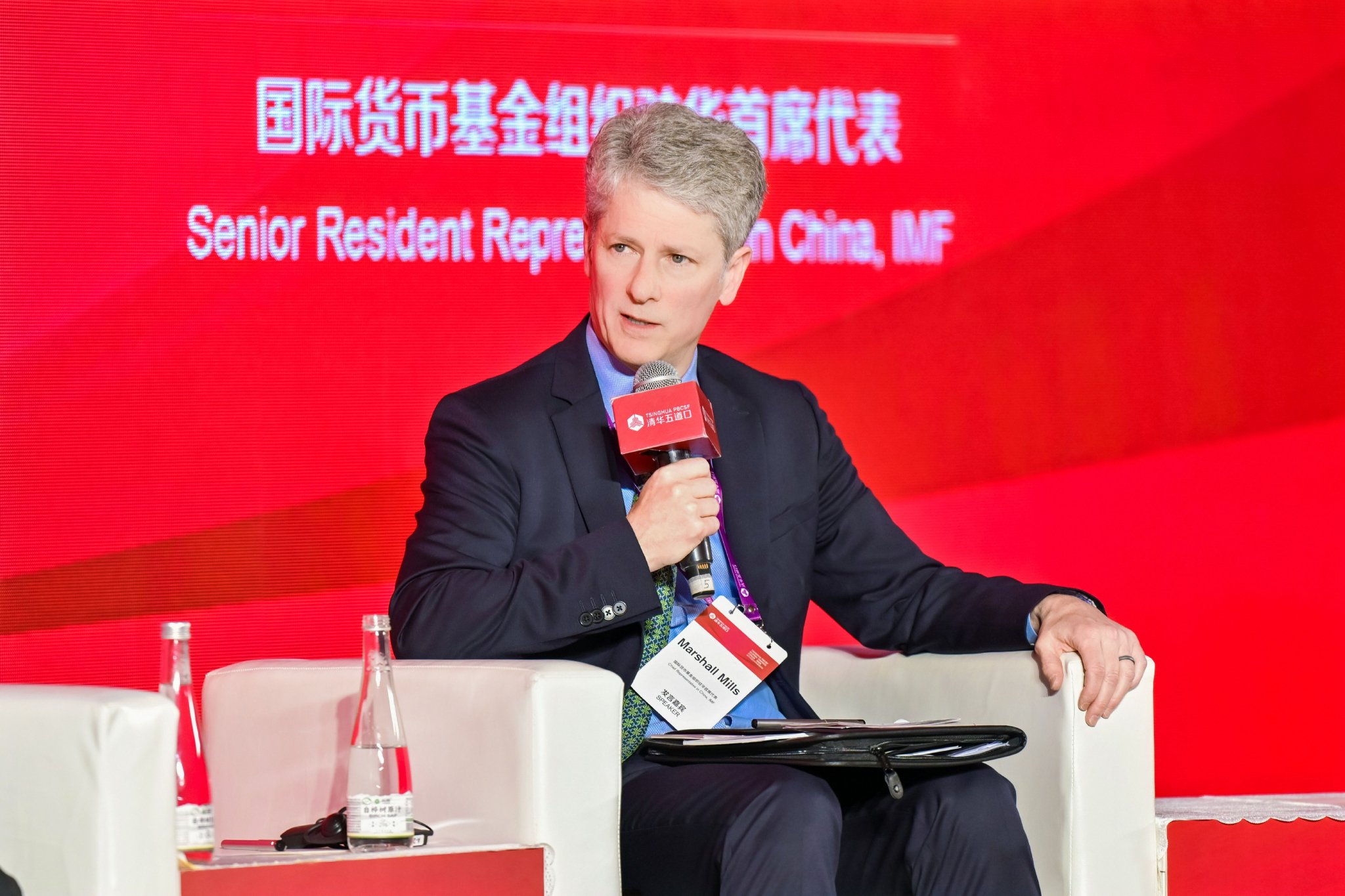 IMF驻华首席代表马歇尔·米尔斯：应给银行缓冲来应对下行压力  第1张