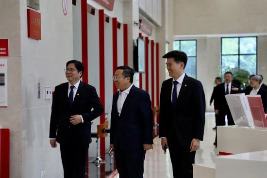 华夏银行党委书记杨书剑调研指导常州分行、南京分行工作 第1张 华夏银行党委书记杨书剑调研指导常州分行、南京分行工作 第1张