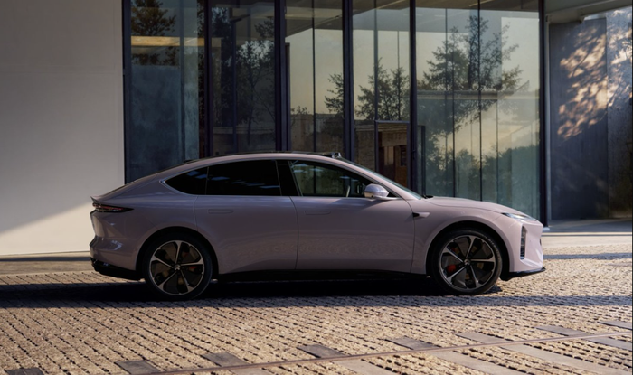 急着第四季度盈利的蔚来汽车不再固执  第3张