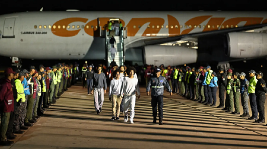 最高法院裁定特朗普可撤销50万移民的受保护身份，直至上诉结果出来  第1张